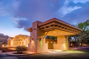Отель Holiday Inn Canyon De Chelly-Chinle, an IHG Hotel  Чинл